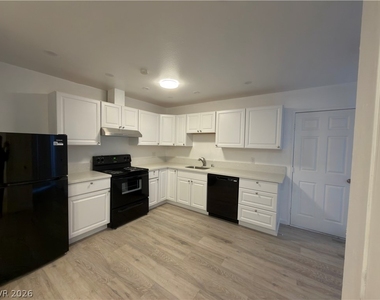 5108 Greene Lane - Photo Thumbnail 3