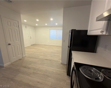 5108 Greene Lane - Photo Thumbnail 4