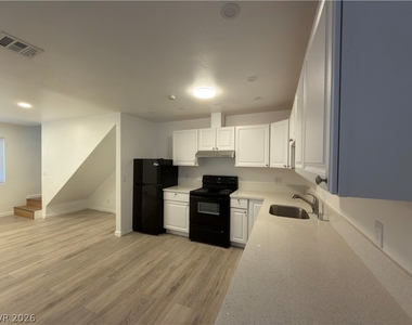 5108 Greene Lane - Photo Thumbnail 6