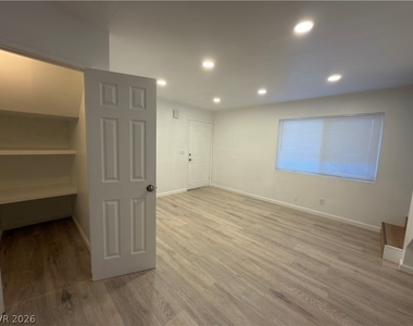 5108 Greene Lane - Photo Thumbnail 5