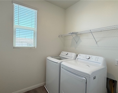 1513 Bat Hawk Street - Photo Thumbnail 27