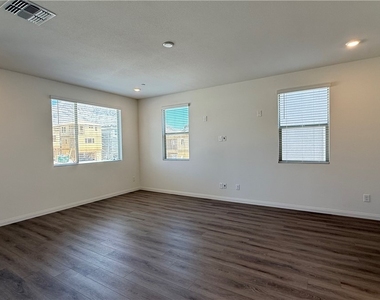 1513 Bat Hawk Street - Photo Thumbnail 17