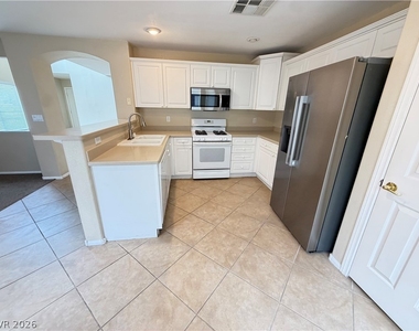 578 Poplar Leaf Street - Photo Thumbnail 5