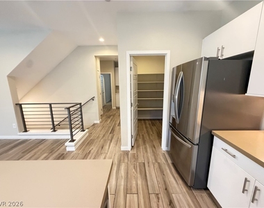 11277 Vision Peak Avenue - Photo Thumbnail 8