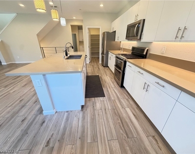 11277 Vision Peak Avenue - Photo Thumbnail 9
