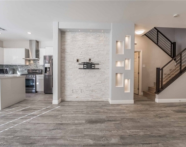 2647 Good Fellows Street - Photo Thumbnail 4