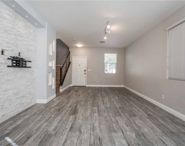 2647 Good Fellows Street - Photo Thumbnail 5