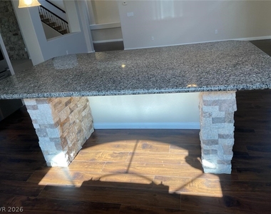6313 Stag Hollow Court - Photo Thumbnail 7
