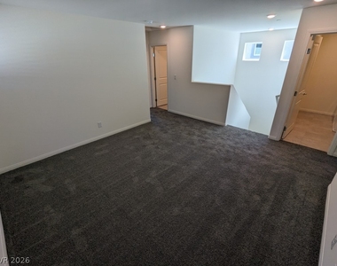 7071 Alabaster Peak Street - Photo Thumbnail 12
