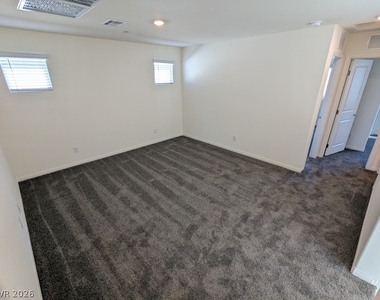 7071 Alabaster Peak Street - Photo Thumbnail 13