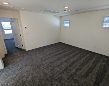 7071 Alabaster Peak Street - Photo Thumbnail 10