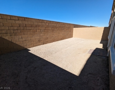 7071 Alabaster Peak Street - Photo Thumbnail 28