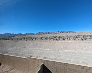7071 Alabaster Peak Street - Photo Thumbnail 16