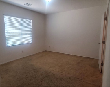 6868 Sky Pointe Drive - Photo Thumbnail 11