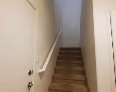 6868 Sky Pointe Drive - Photo Thumbnail 3