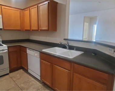 6868 Sky Pointe Drive - Photo Thumbnail 21