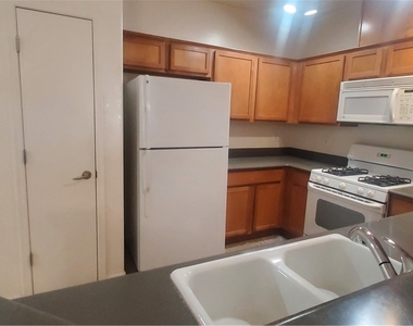 6868 Sky Pointe Drive - Photo Thumbnail 20