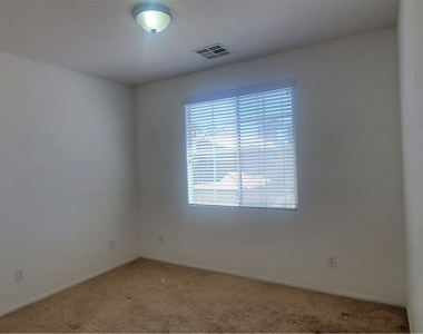 6868 Sky Pointe Drive - Photo Thumbnail 33
