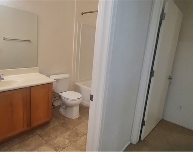 6868 Sky Pointe Drive - Photo Thumbnail 12