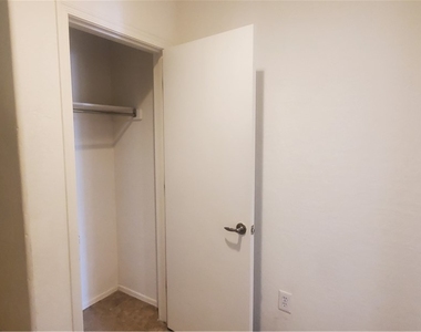 6868 Sky Pointe Drive - Photo Thumbnail 34