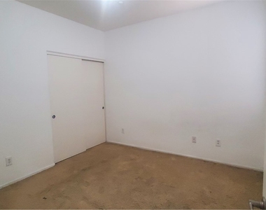6868 Sky Pointe Drive - Photo Thumbnail 19
