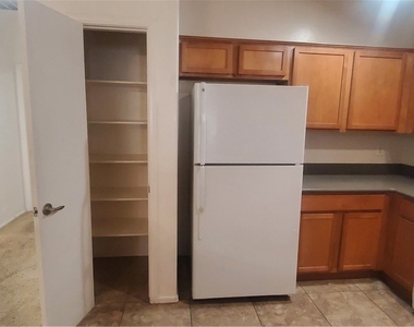 6868 Sky Pointe Drive - Photo Thumbnail 17