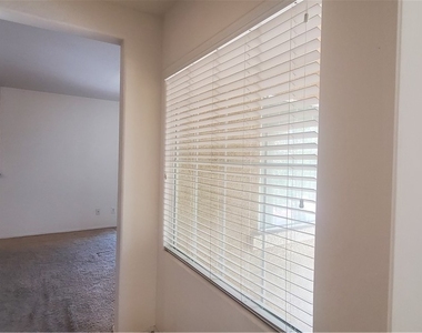 6868 Sky Pointe Drive - Photo Thumbnail 31
