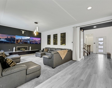 8117 Aster Meadow Way - Photo Thumbnail 9