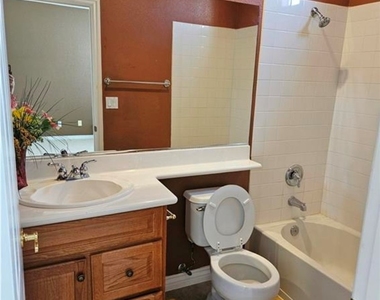 9116 Hampstead Avenue - Photo Thumbnail 27