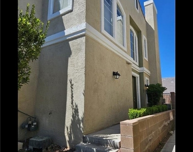9116 Hampstead Avenue - Photo Thumbnail 1