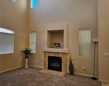 9116 Hampstead Avenue - Photo Thumbnail 3