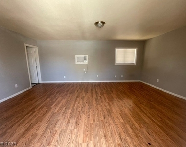 331 S 9th Street - Photo Thumbnail 2