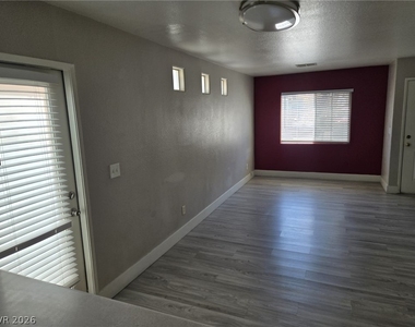5270 Paradise Skies Avenue - Photo Thumbnail 2