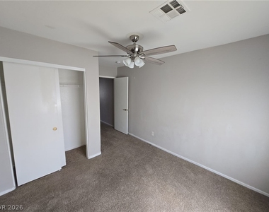 5270 Paradise Skies Avenue - Photo Thumbnail 6