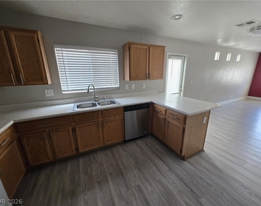 5270 Paradise Skies Avenue - Photo Thumbnail 1