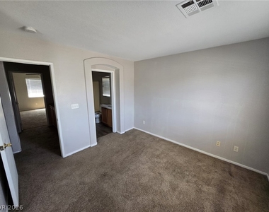 5270 Paradise Skies Avenue - Photo Thumbnail 8