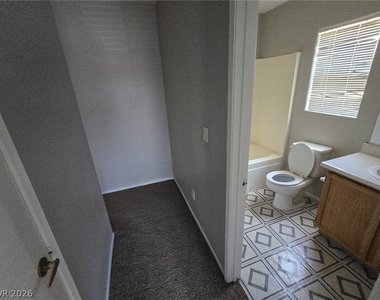 5270 Paradise Skies Avenue - Photo Thumbnail 12