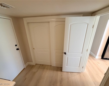 7605 Rolling View Drive - Photo Thumbnail 12