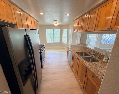 7605 Rolling View Drive - Photo Thumbnail 10