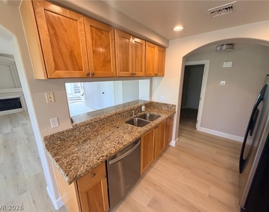 7605 Rolling View Drive - Photo Thumbnail 9