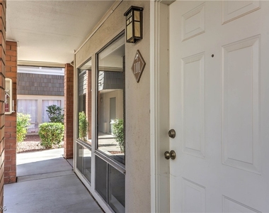 714 Oakmont Avenue - Photo Thumbnail 2