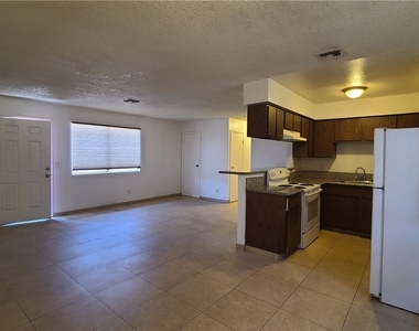 3117 E Carey Avenue - Photo Thumbnail 3