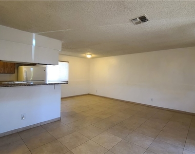 3117 E Carey Avenue - Photo Thumbnail 8