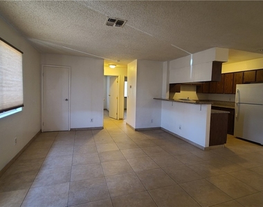 3117 E Carey Avenue - Photo Thumbnail 2