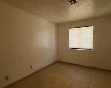 3117 E Carey Avenue - Photo Thumbnail 11