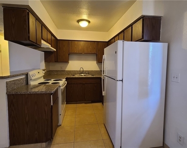3117 E Carey Avenue - Photo Thumbnail 4