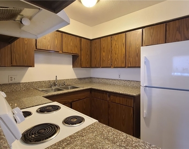 3117 E Carey Avenue - Photo Thumbnail 7