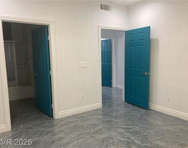 9050 W Warm Springs Road - Photo Thumbnail 12