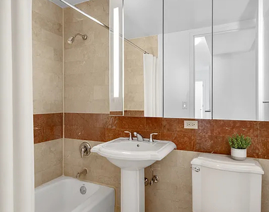 West 54th Street - Photo Thumbnail 4