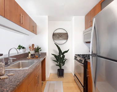 West 54th Street - Photo Thumbnail 6
